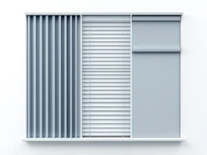 Drie soorten raamdecoratie: verticale lamellen, horizontale jaloezieën en rolgordijnen in grijze en blauwe tinten.